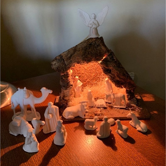 Porcelain bisque manger set - Picture 1 of 7